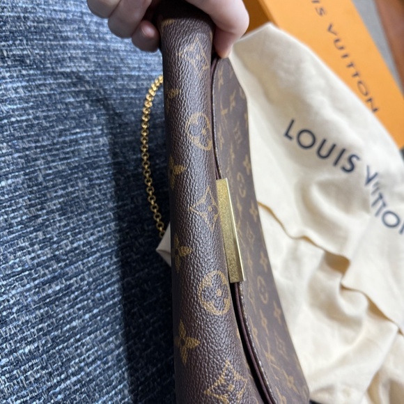 Louis Vuitton Monogram Favorite MM - Picture 9 of 15